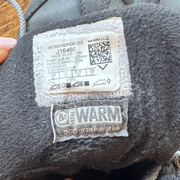 Merrell Women’s Warm 200 gram insulated Black Hiking Boots with Gray Laces - Picture 5 of 8